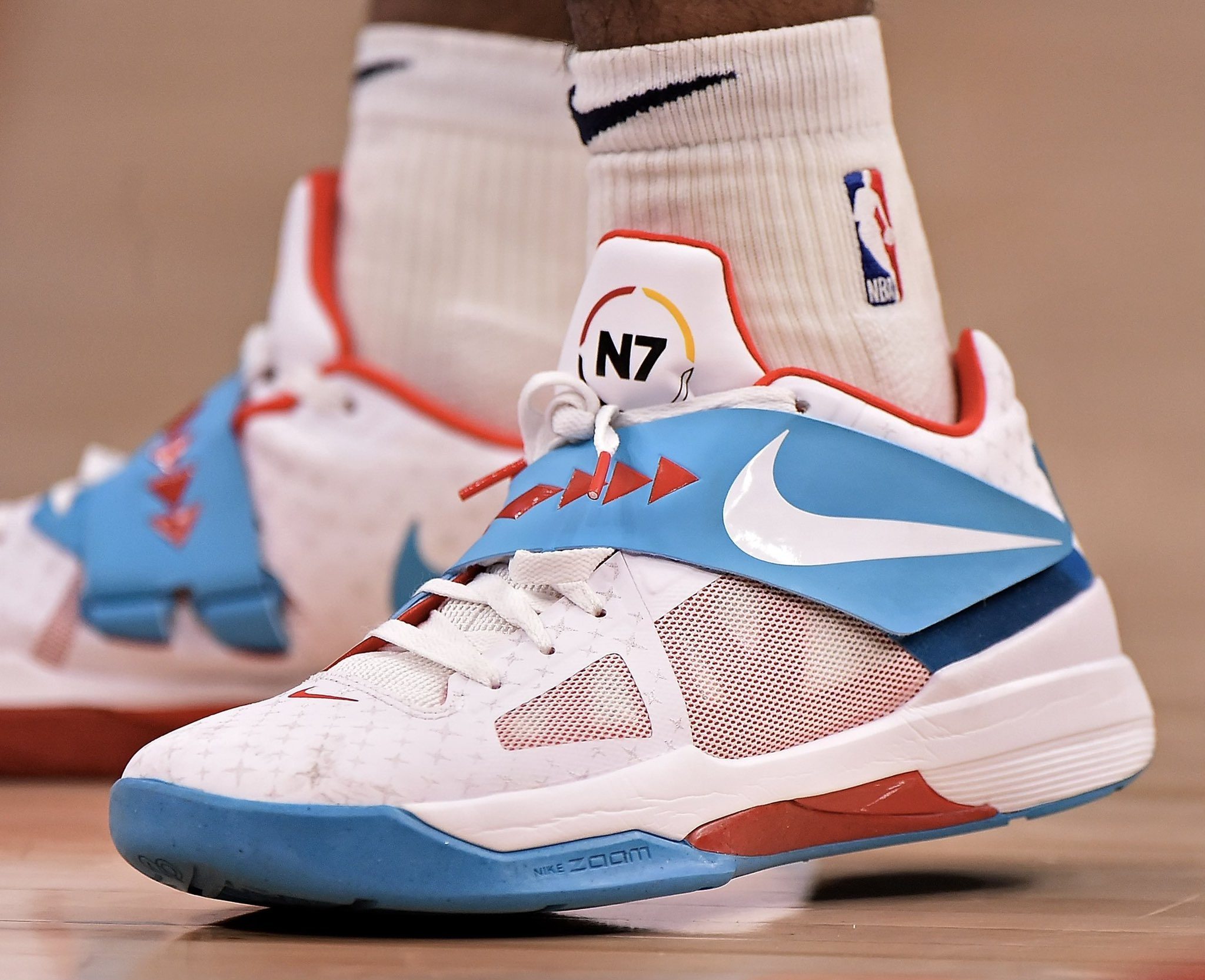 立的对抗策 立的对抗策